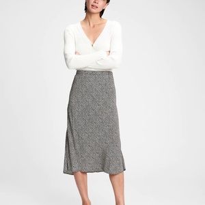 Flowy mid length skirt